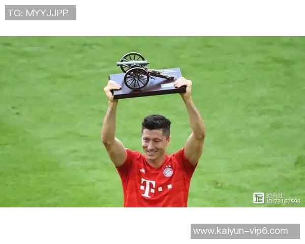 耐克旗下球星领衔绿茵赛场展现激情与荣耀时刻